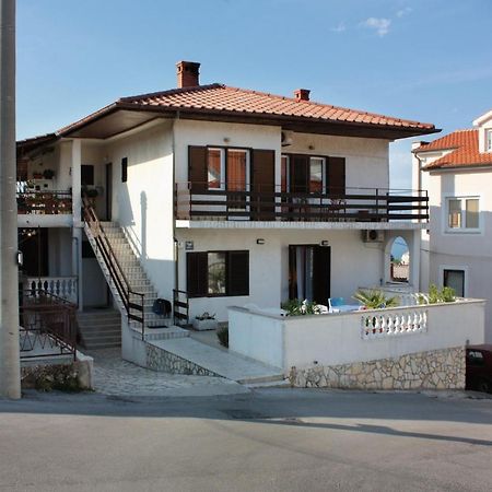 Double Room Vrbnik 5301B Экстерьер фото