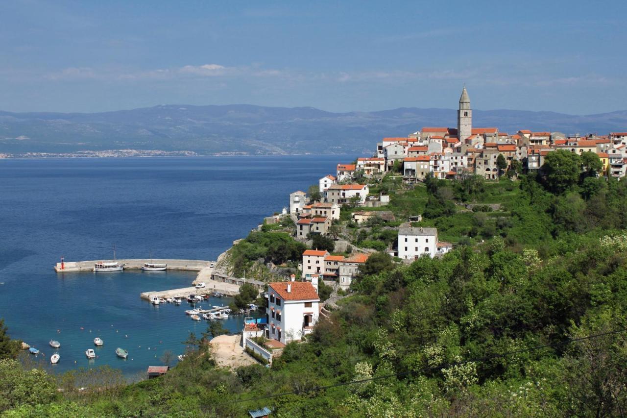 Double Room Vrbnik 5301B Экстерьер фото