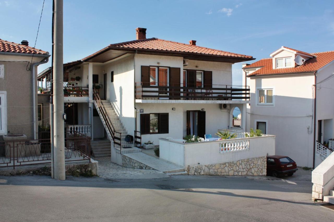Double Room Vrbnik 5301B Экстерьер фото